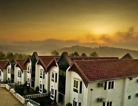 Готель Golden Nest Єркауд Екстер'єр фото